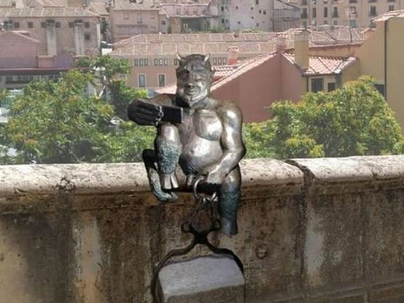 /17838mundo1701_estatua-diabo-espanha.jpg