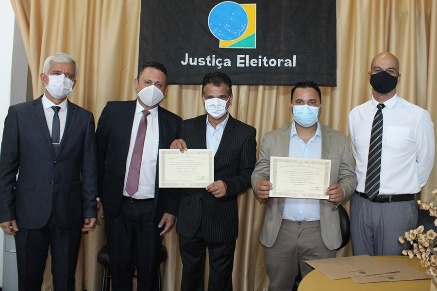 Prefeito, vice e vereadores eleitos são diplomados pela Justiça Eleitoral 
